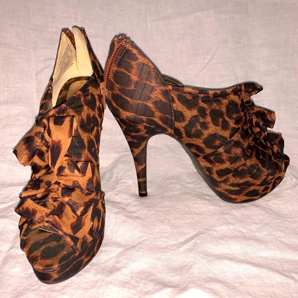 High heels leopard print